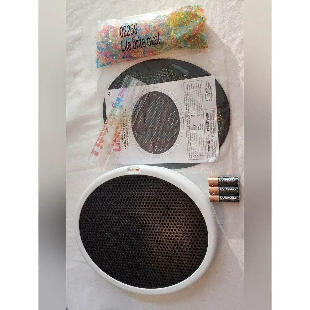 Lite-Brite Oval HD Screen Light Bright Set 900 Pegs 12 Templates Basic Fun